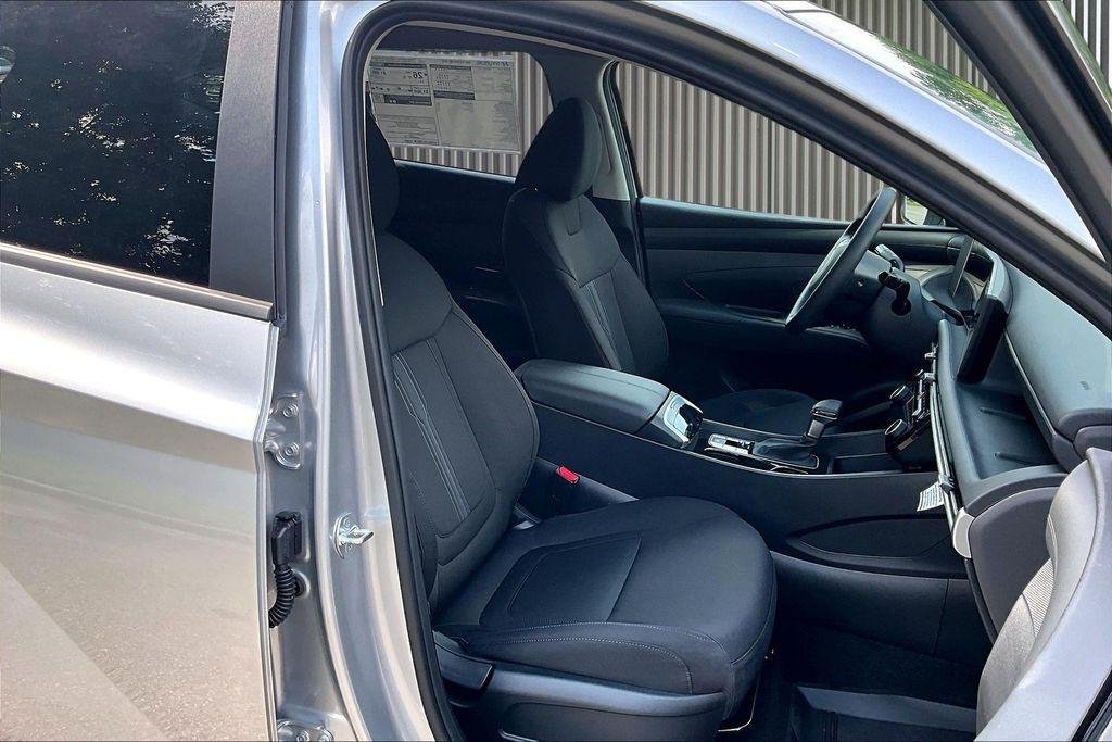 New 2026 Shimmering Silver Hyundai SEL image 9