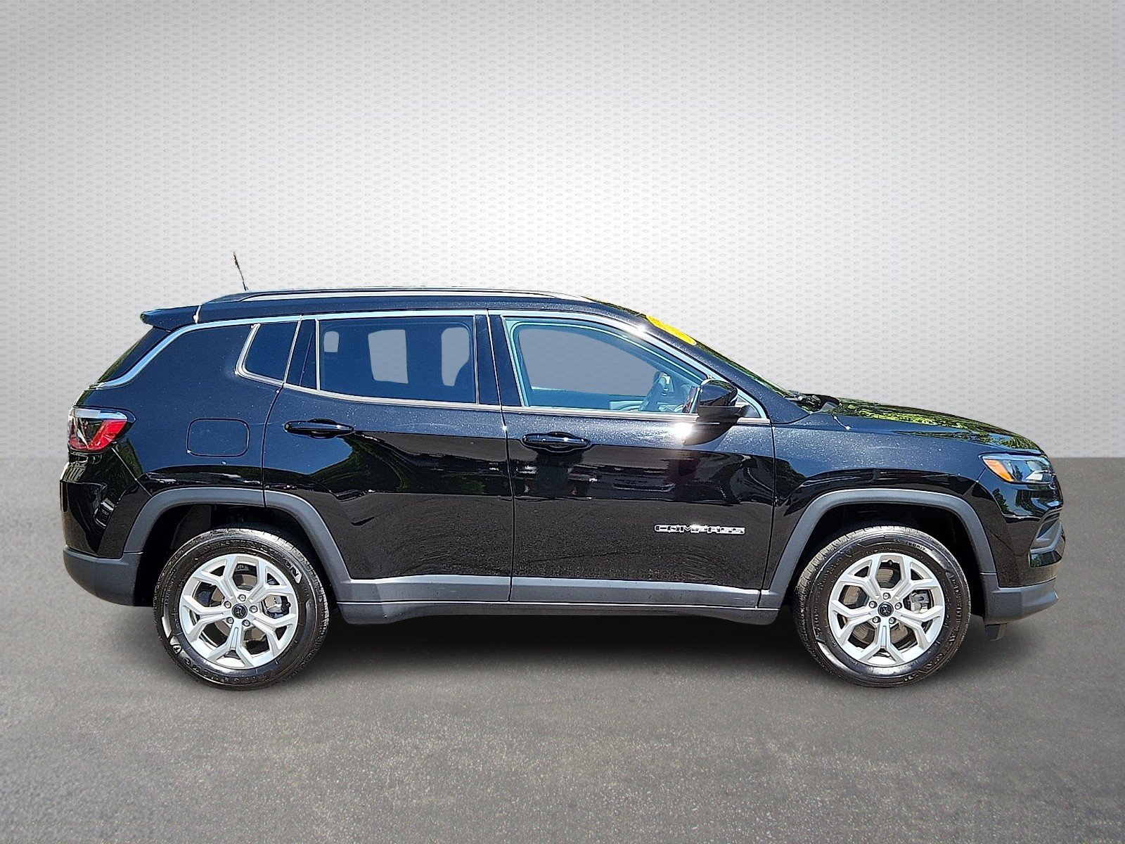 Certified Used 2025 Diamond Black Crystal Pearlcoat - PXJ Jeep Latitude 4x4 image 7