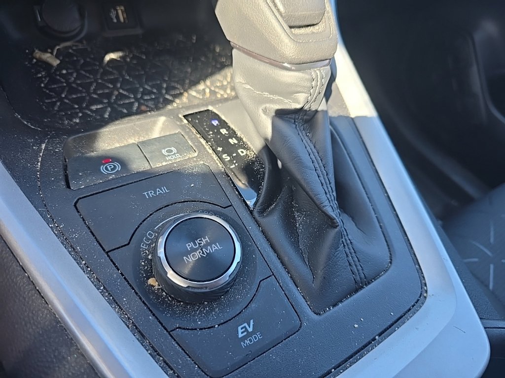Used 2025  Toyota XLE image 15