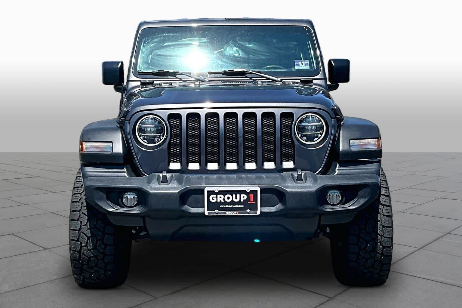 Used 2020 Granite Crystal Metallic Clearcoat Jeep Sport S image 4