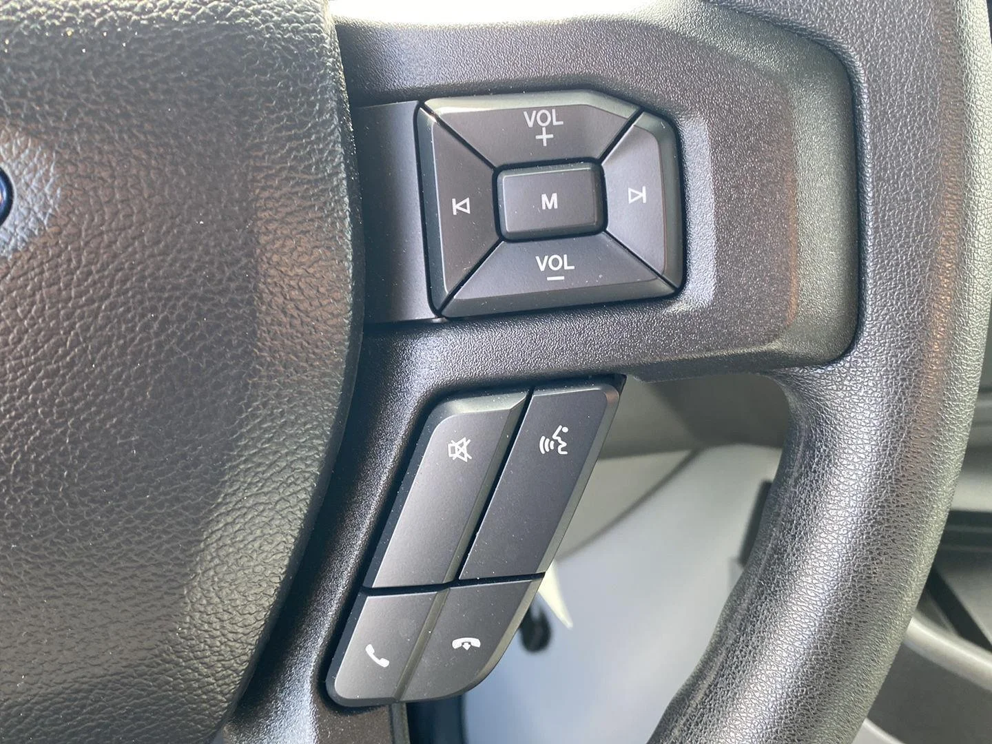 Used 2027 Wh Ford  image 17