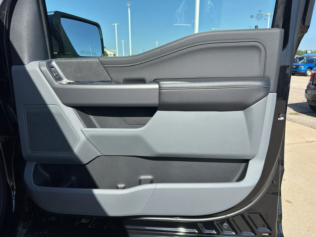 New 2026 Agate Black Metallic Ford XLT image 32