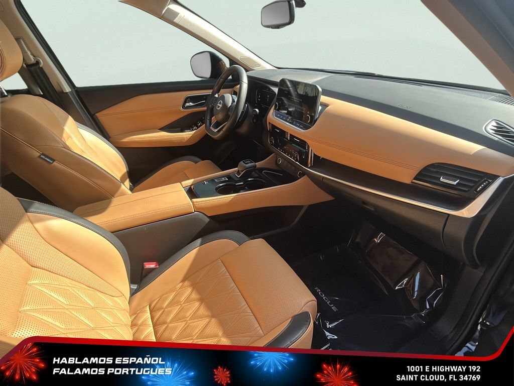 Used 2023 Black Nissan Platinum FWD image 32