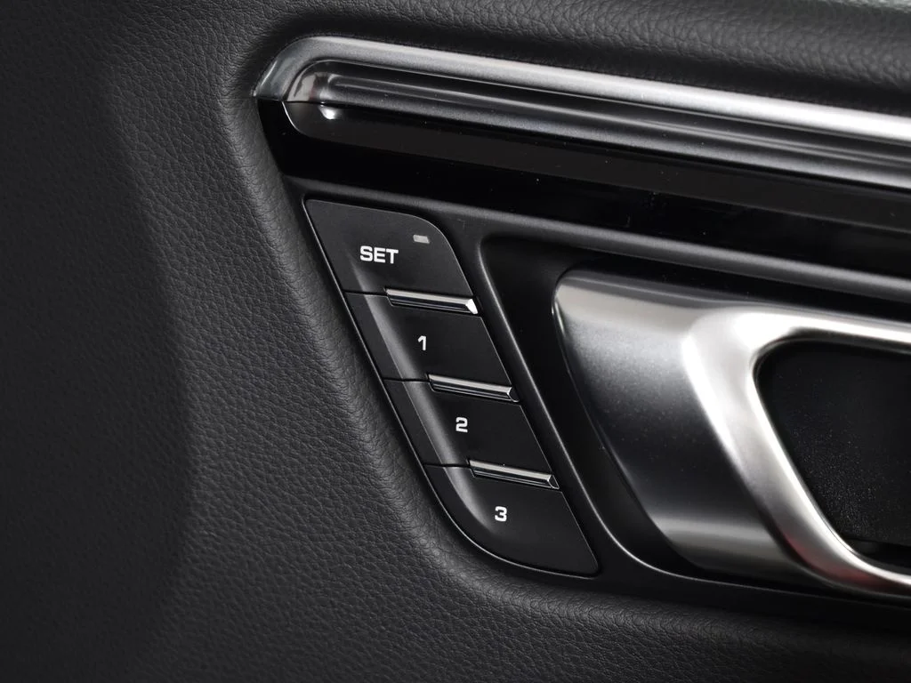 2026 Porsche Macan - Photo 41