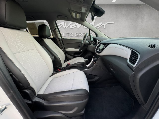 Used 2020 SUMMIT WHITE Chevrolet LT image 24