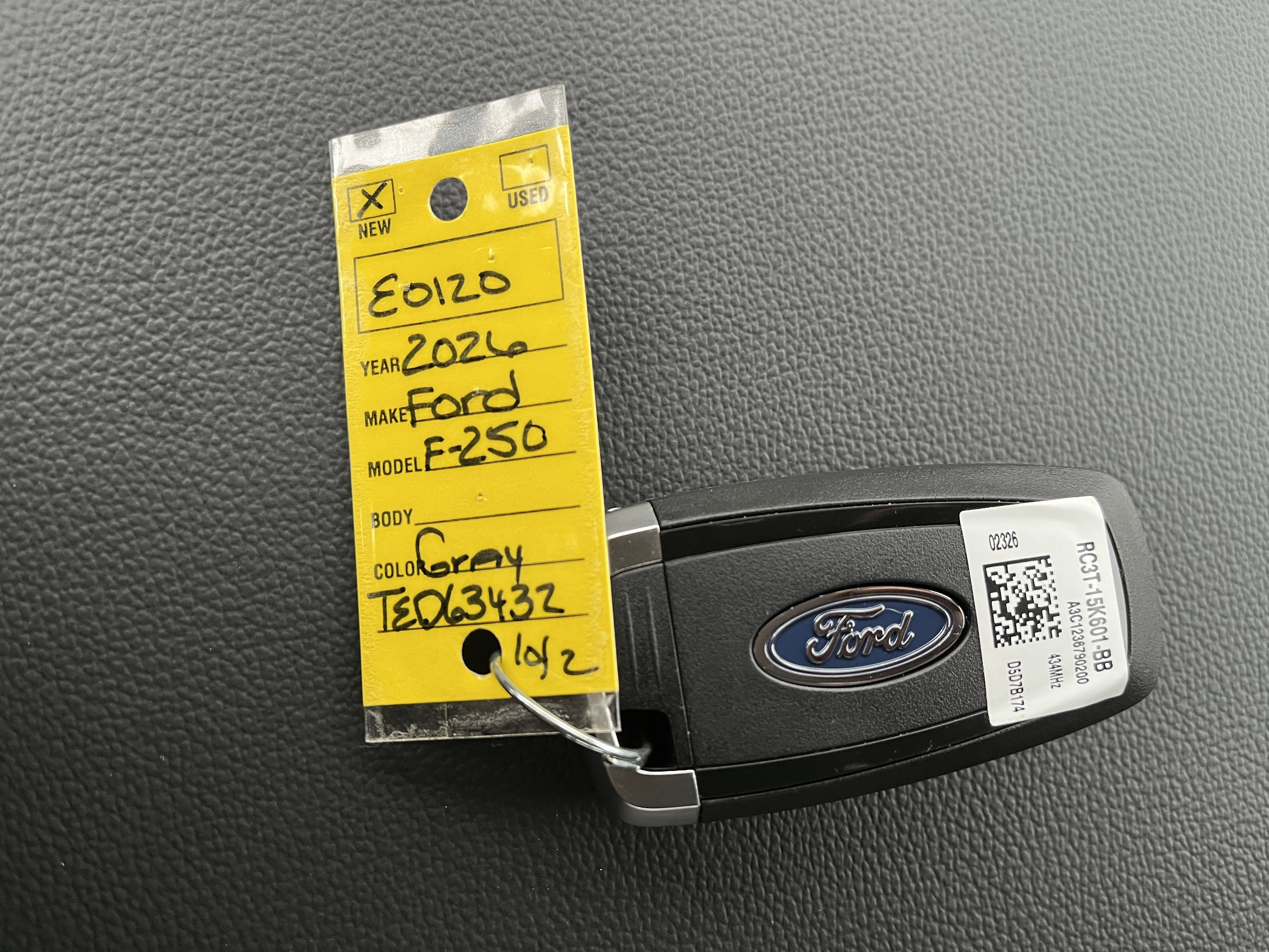 New 2026 Glacier Gray Metallic Tri-Coat Ford F-250® Lariat® image 32