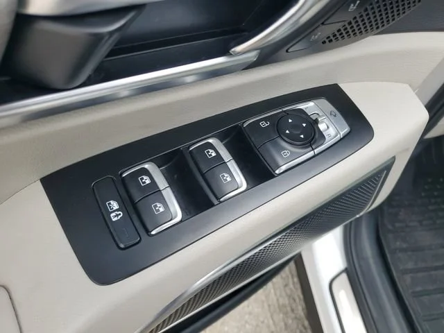 Used 2021 White Kia SX image 9