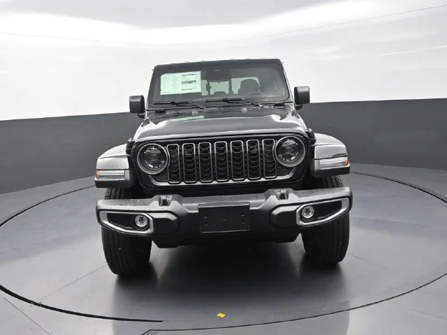 New 2026 Black Clear-Coat Exterior Paint Jeep Sahara image 3