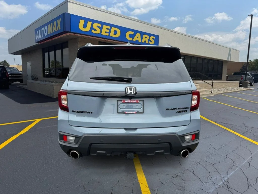 Used 2024 Gray Honda Black Edition image 6