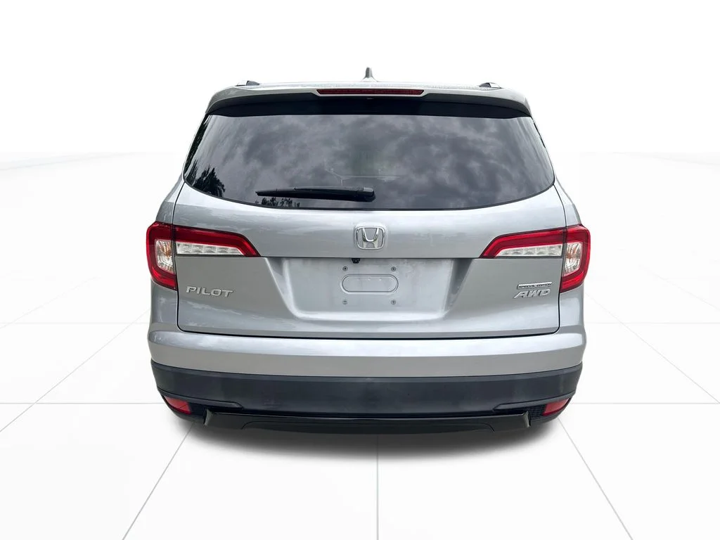 Certified Used 2022 Lunar Silver Metallic Honda AWD SE image 7