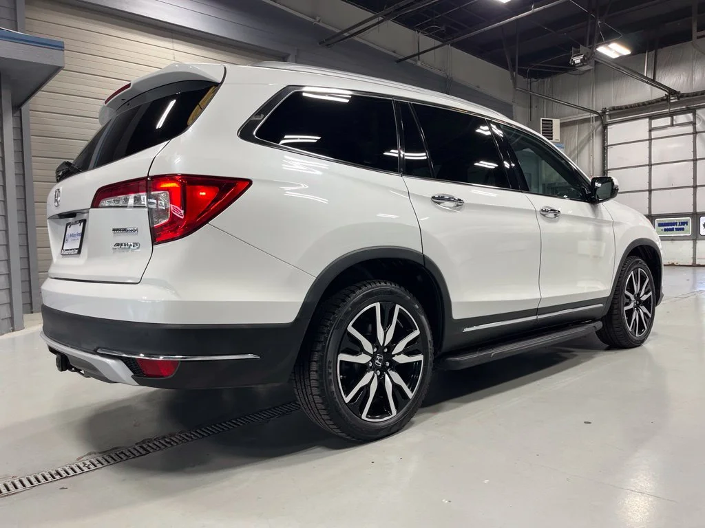Certified Used 2020 Platinum White Pearl Honda Touring image 7