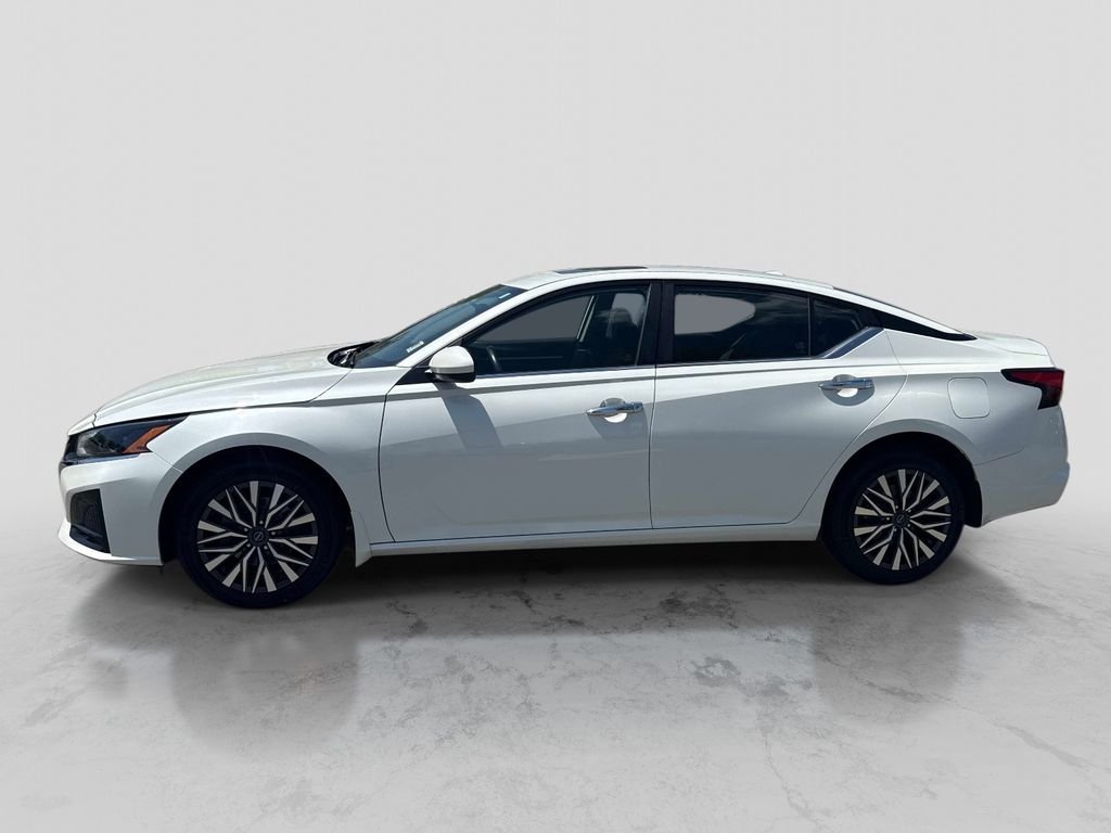 Used 2023 White Nissan 2.5 SV image 2