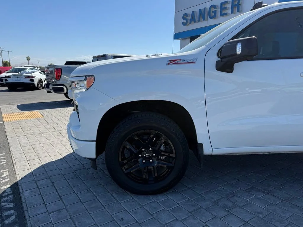 Used 2025 Summit White Chevrolet RST image 5