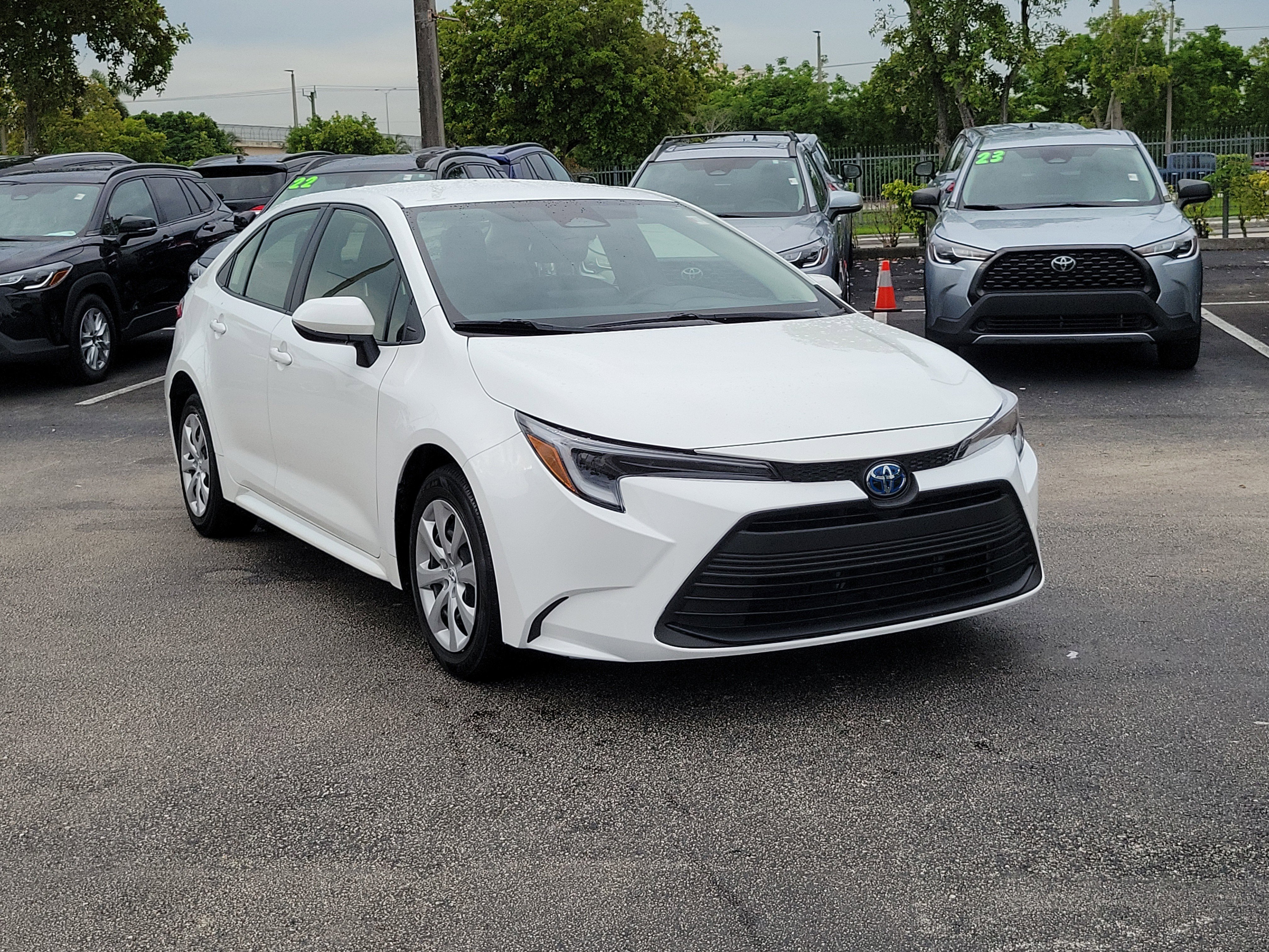 Used 2025 Ice Toyota Hybrid LE image 3