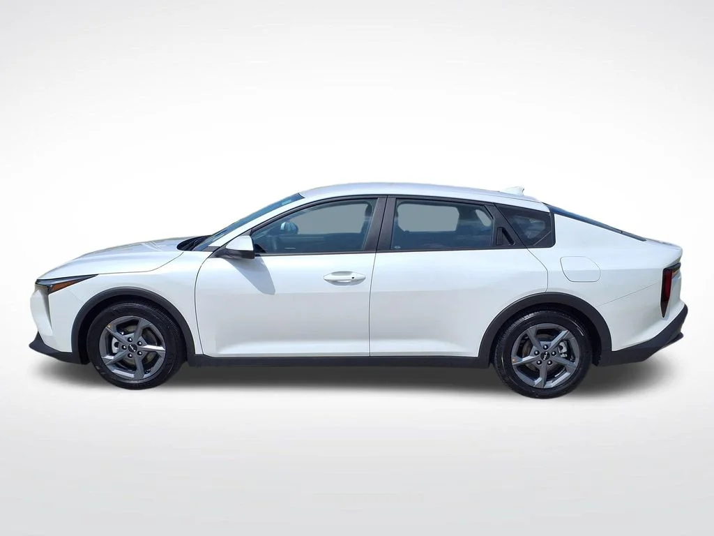 Used 2025 White Kia LXS image 5