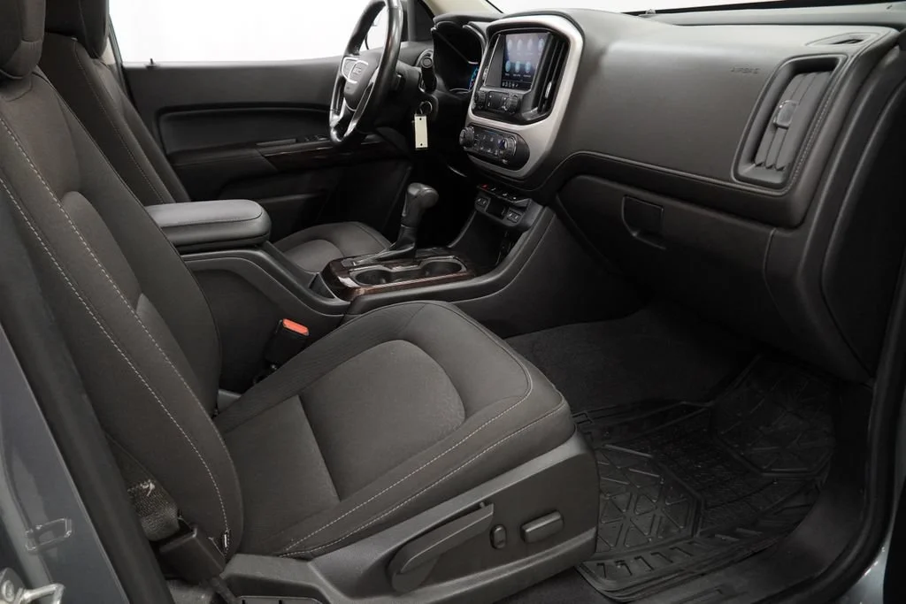 Used 2020 SATIN STEEL METALLIC GMC 4WD SLE image 29