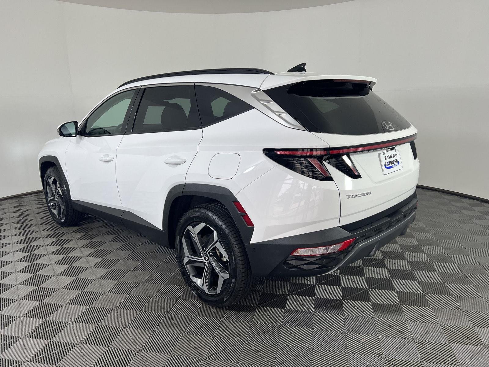 Used 2024 White Pearl Hyundai Limited image 32