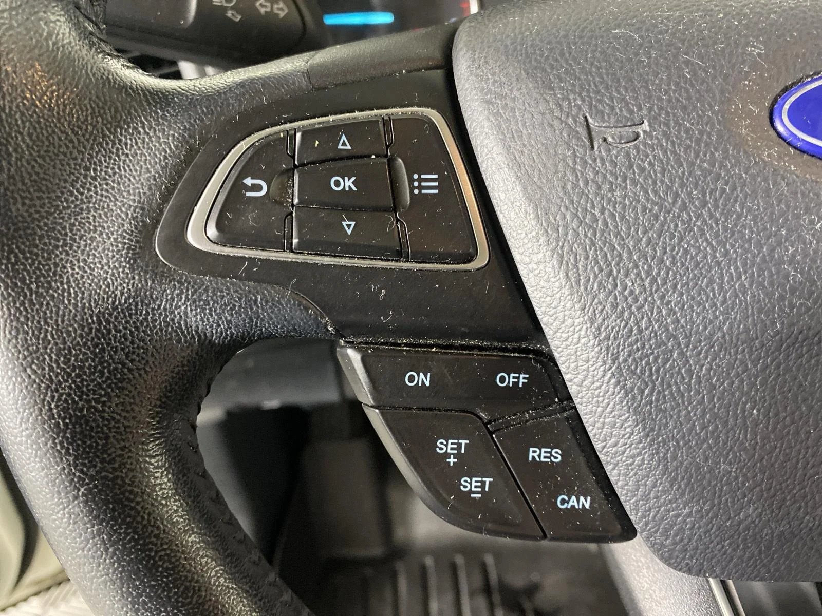 Used 2019 Diamond White Ford SE image 19