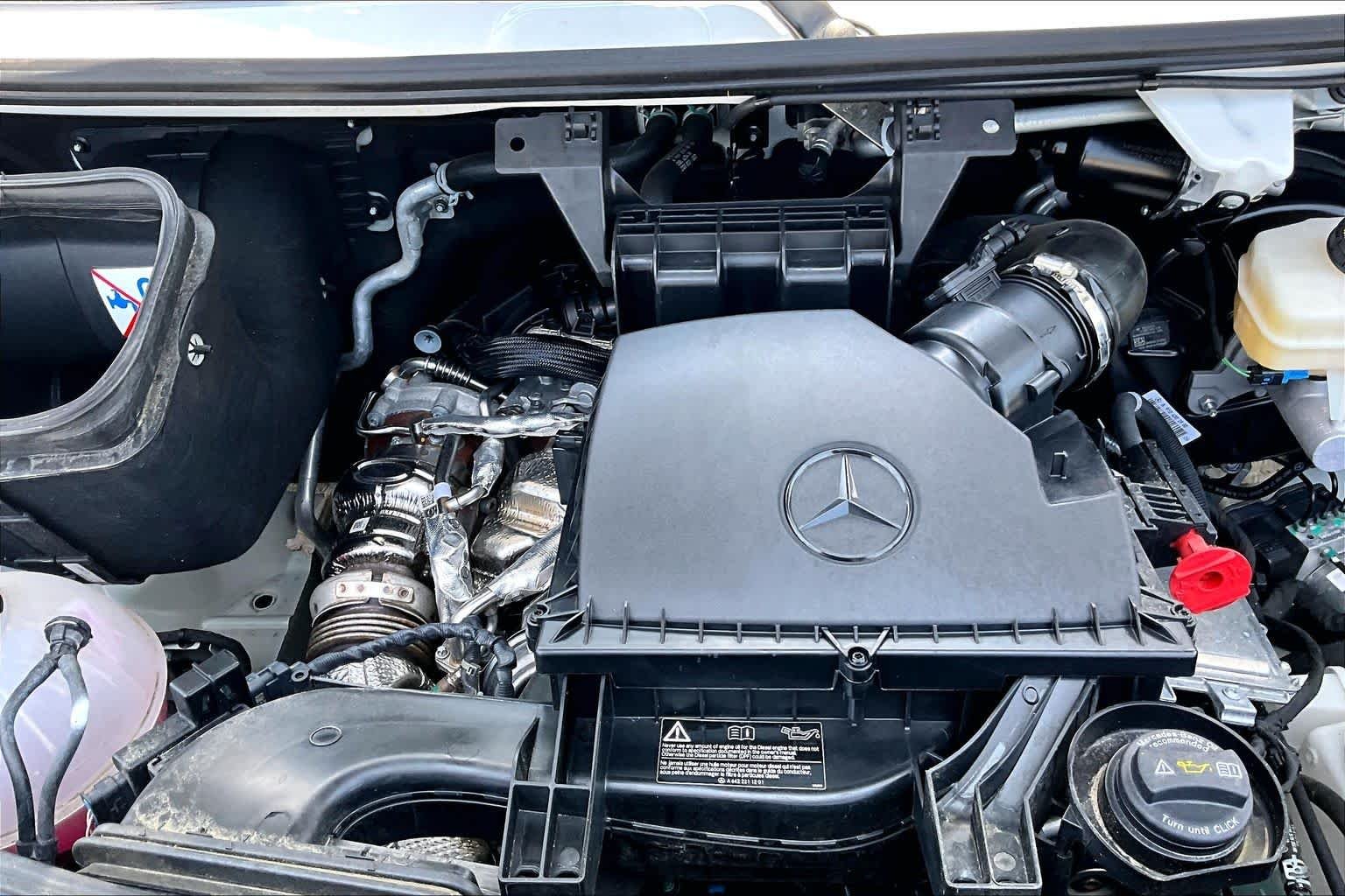 Used 2025 Arctic White Mercedes-Benz  image 35