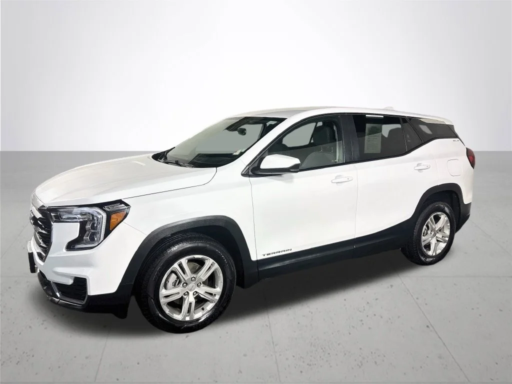 Used 2024 White GMC SLE image 2