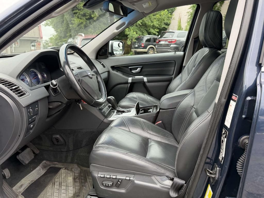 Used 2014 Blue Volvo 3.2 image 16