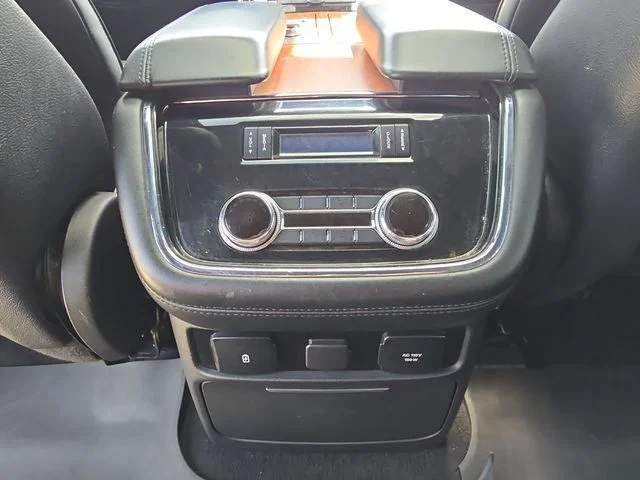 Used 2019 Black Metallic Lincoln Reserve image 33