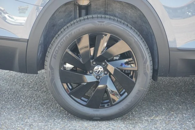 New 2026 Pure Gray Volkswagen 2.0T SE W/TECHNOLOGY image 6