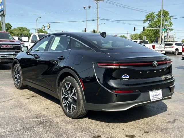 Used 2023 Black Toyota XLE image 7