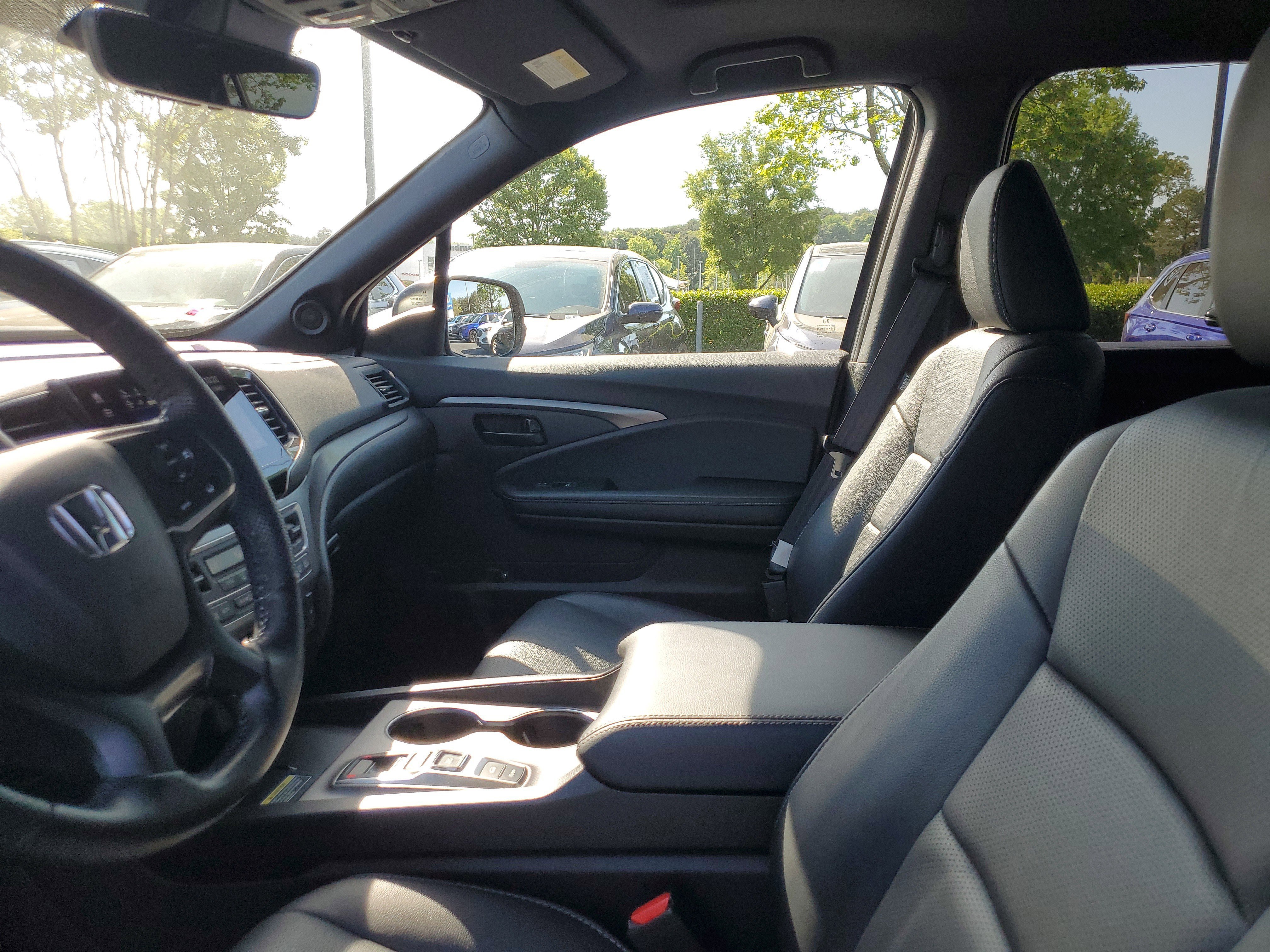 Used 2024 Black Honda EX-L image 17