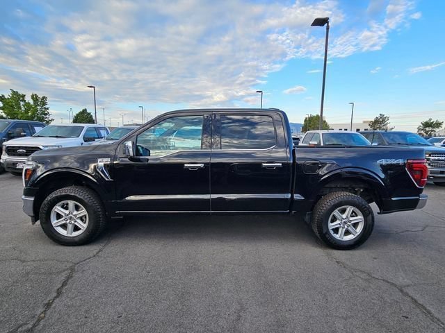 Used 2025 Black Metallic Ford LARIAT image 8