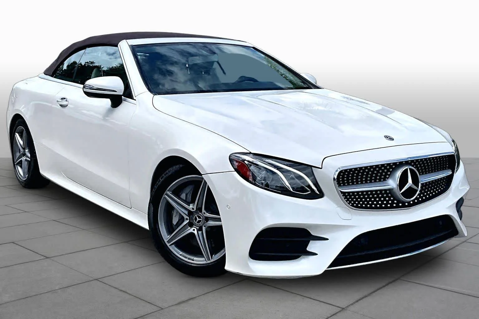 Used 2018 designo Diamond White Mercedes-Benz E 400 image 3