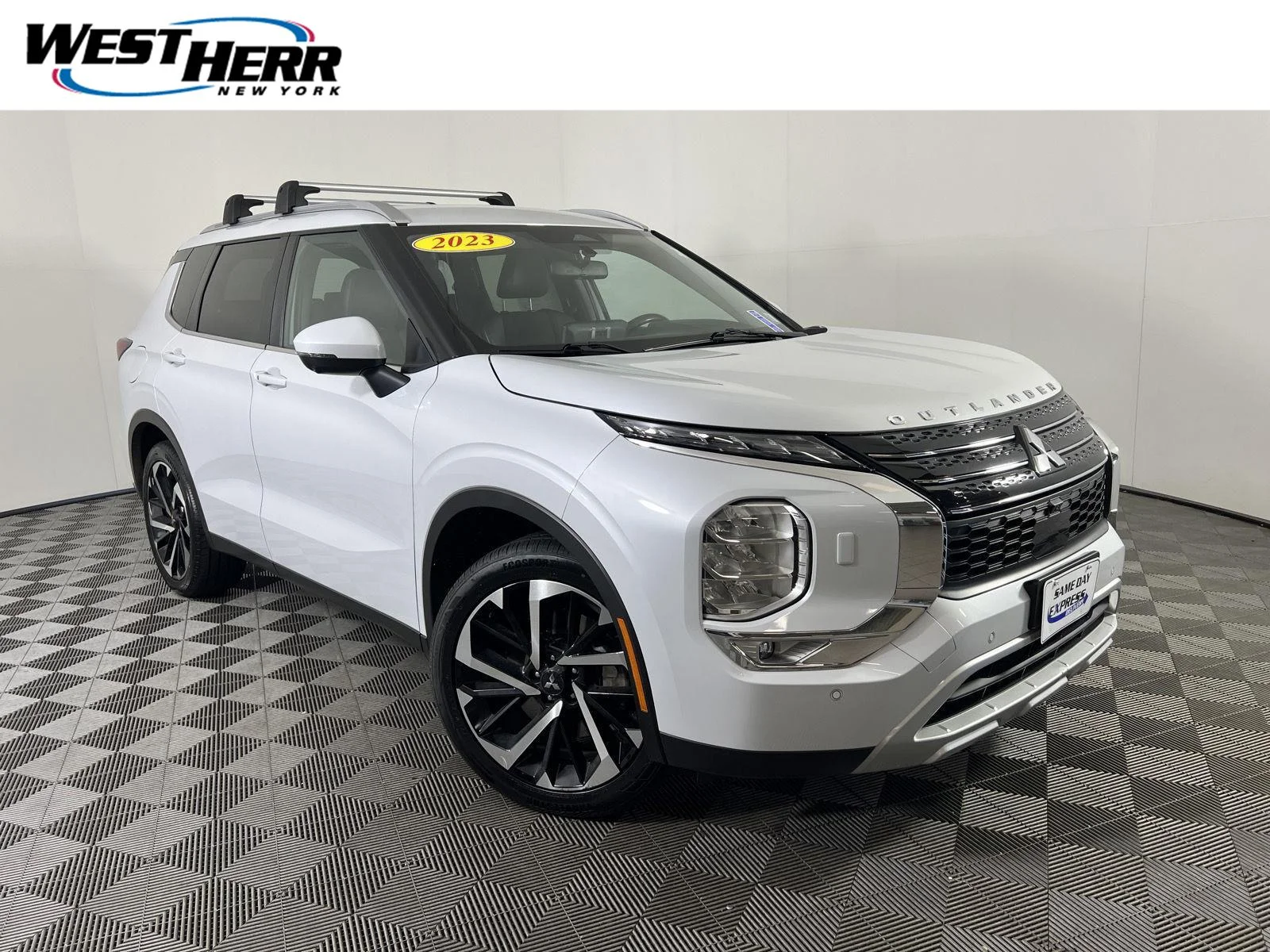 Used 2023 White Diamond Mitsubishi SE image 1