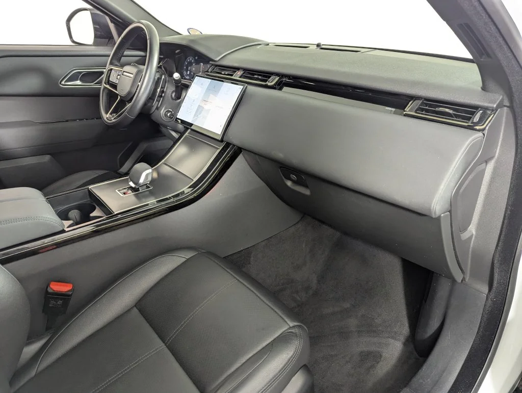 Certified Used 2025 White Land Rover Dynamic SE image 36