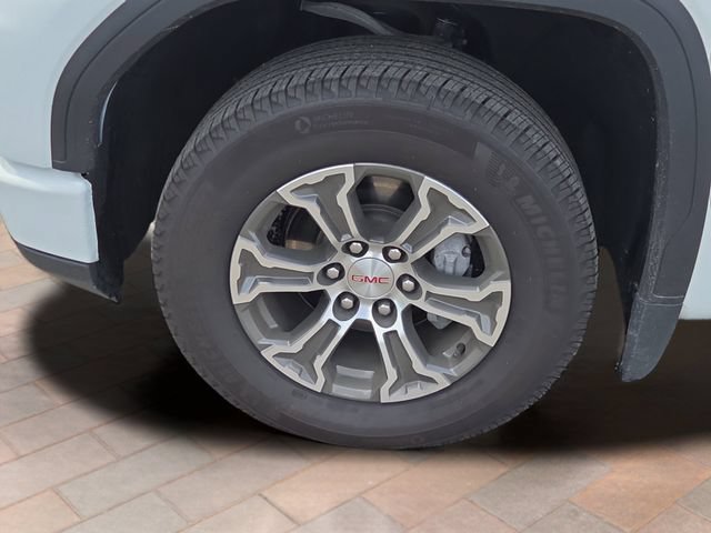 Used 2025 Summit White GMC SLT image 30