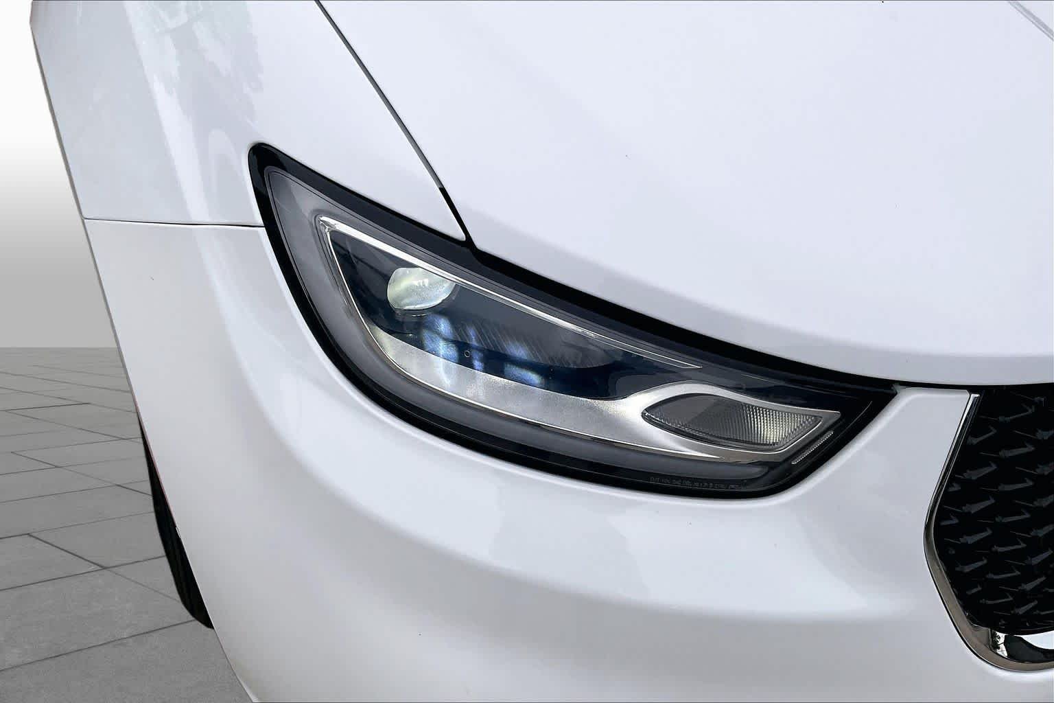 Used 2024 Bright White Clearcoat Chrysler Touring L image 27