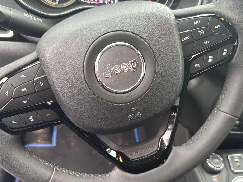 Used 2023 Hydro Blue Pearlcoat Jeep Altitude Lux image 17
