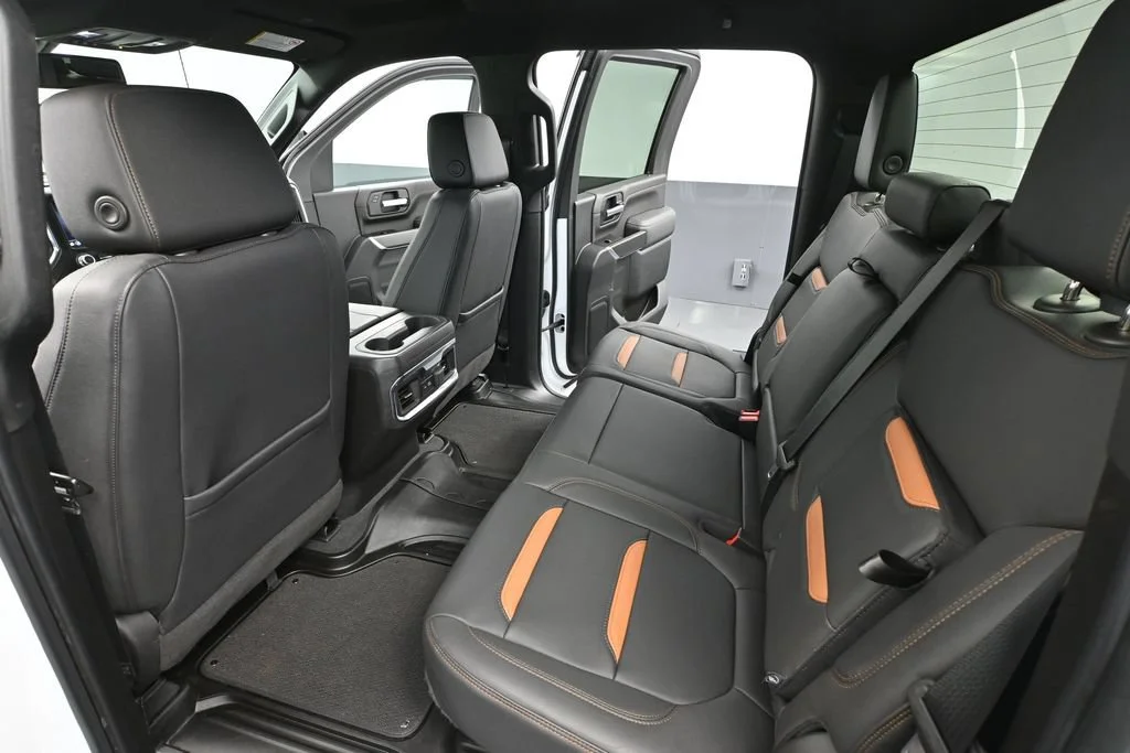 Used 2022 White GMC AT4 image 29