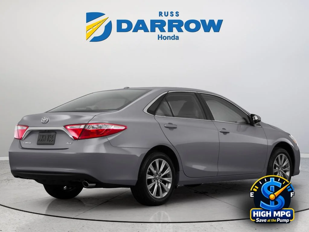 Used 2017 Silver Toyota XLE image 3