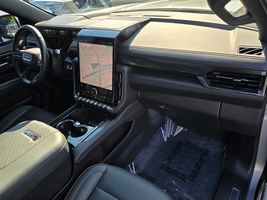 2025 GMC Yukon AT4 - Photo 30