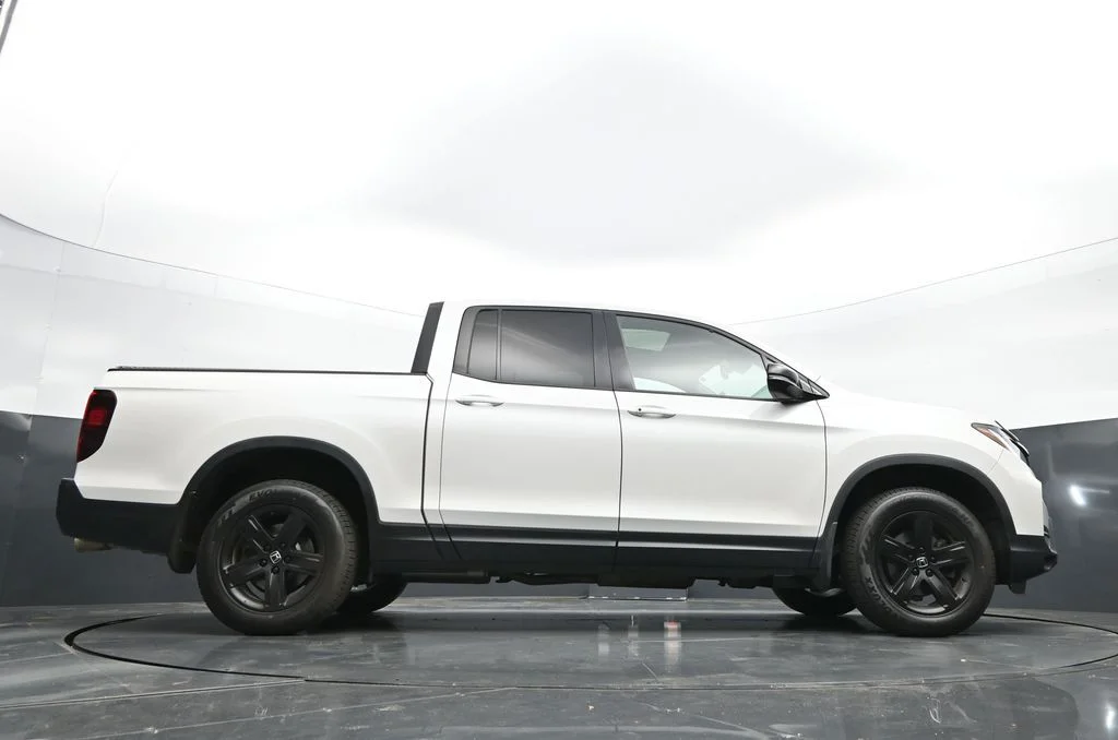 Used 2023 Platinum White Pearl Honda Black Edition image 37