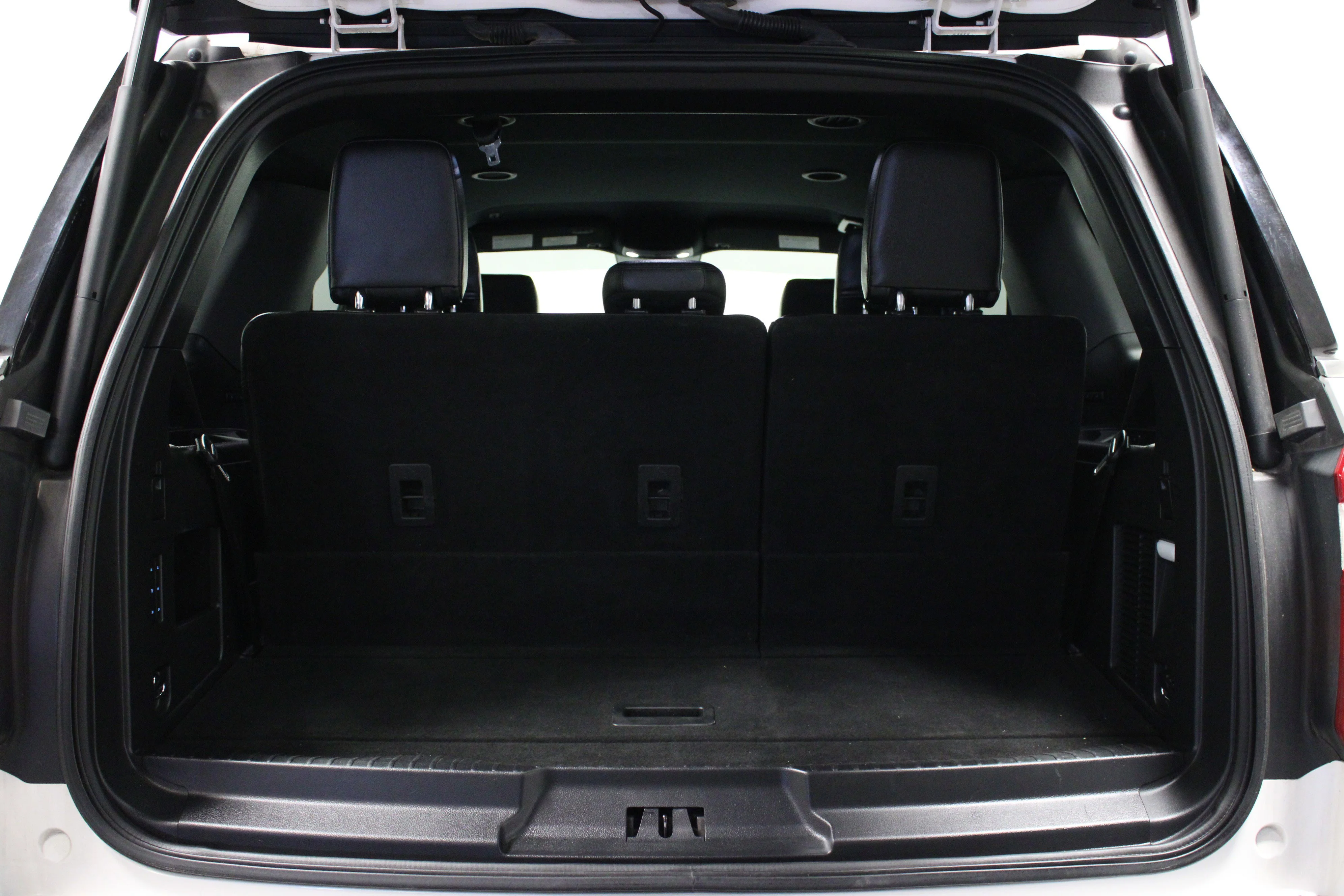 Used 2019 White Platinum Metallic Tri-Coat Ford XLT image 15