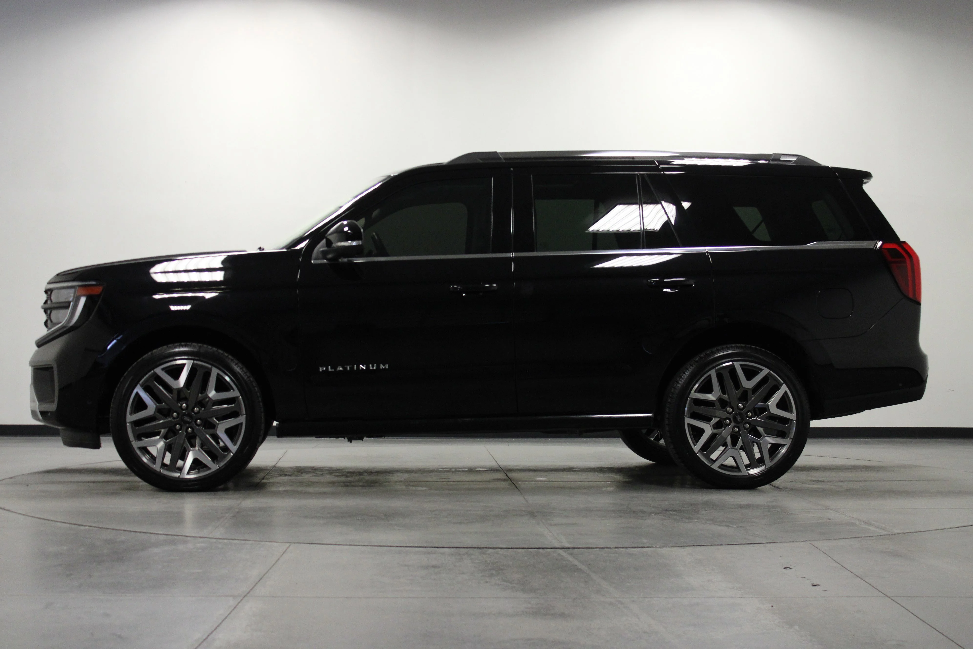 Used 2025 Agate Black Metallic Ford Platinum image 7