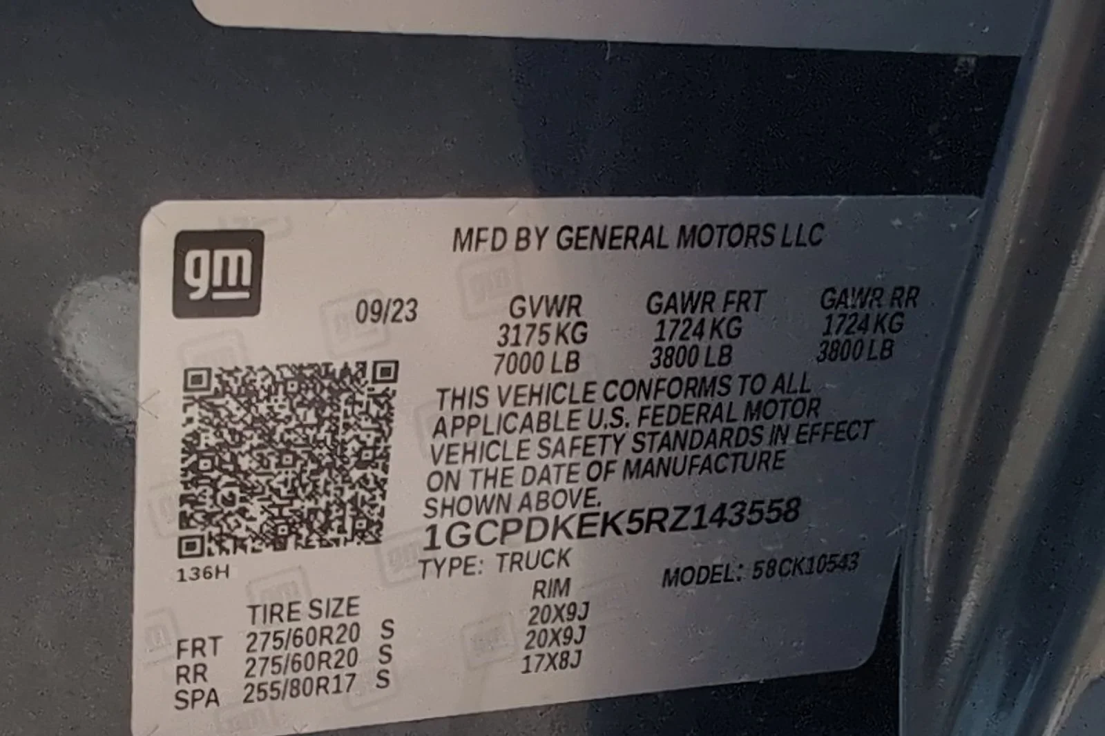 Used 2024 Lakeshore Blue Metallic Chevrolet LT (2FL) image 30