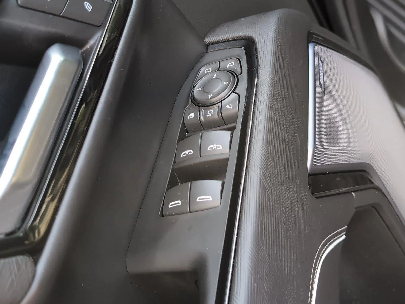 Used 2025 Onyx Black GMC AT4X image 21