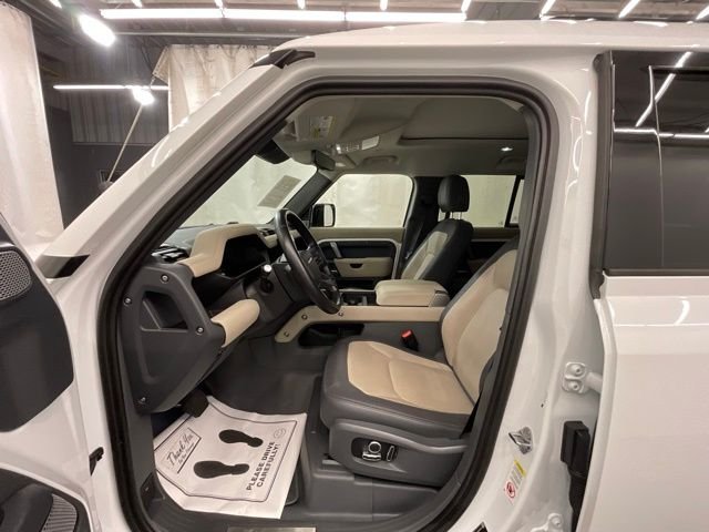 Used 2024 White Land Rover X-Dynamic SE image 10