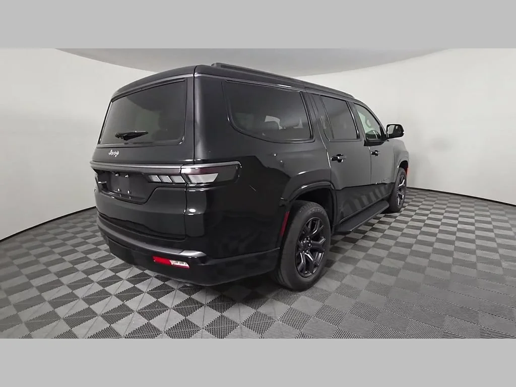 New 2026 High Gloss Black Exterior Paint Jeep Limited Altitude image 34