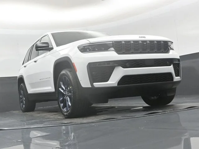 New 2026 Bright White Clear-Coat Exterior Paint Jeep  image 46