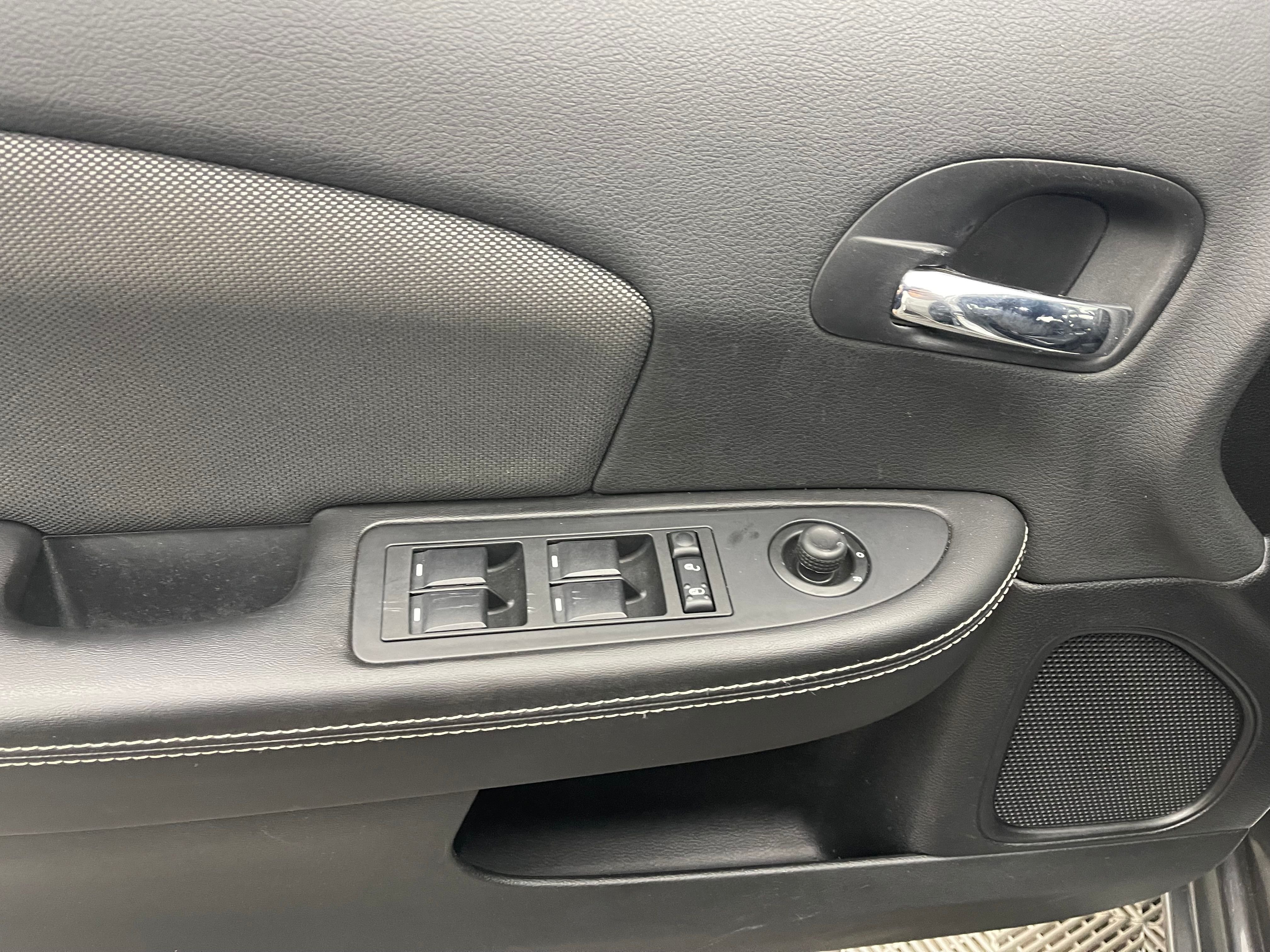 Used 2013 Mineral Gray Metallic Clearcoat Dodge SXT image 13