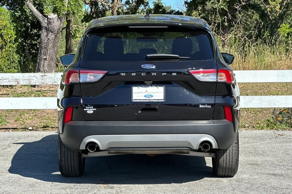 Used 2022 Black Ford SE image 6