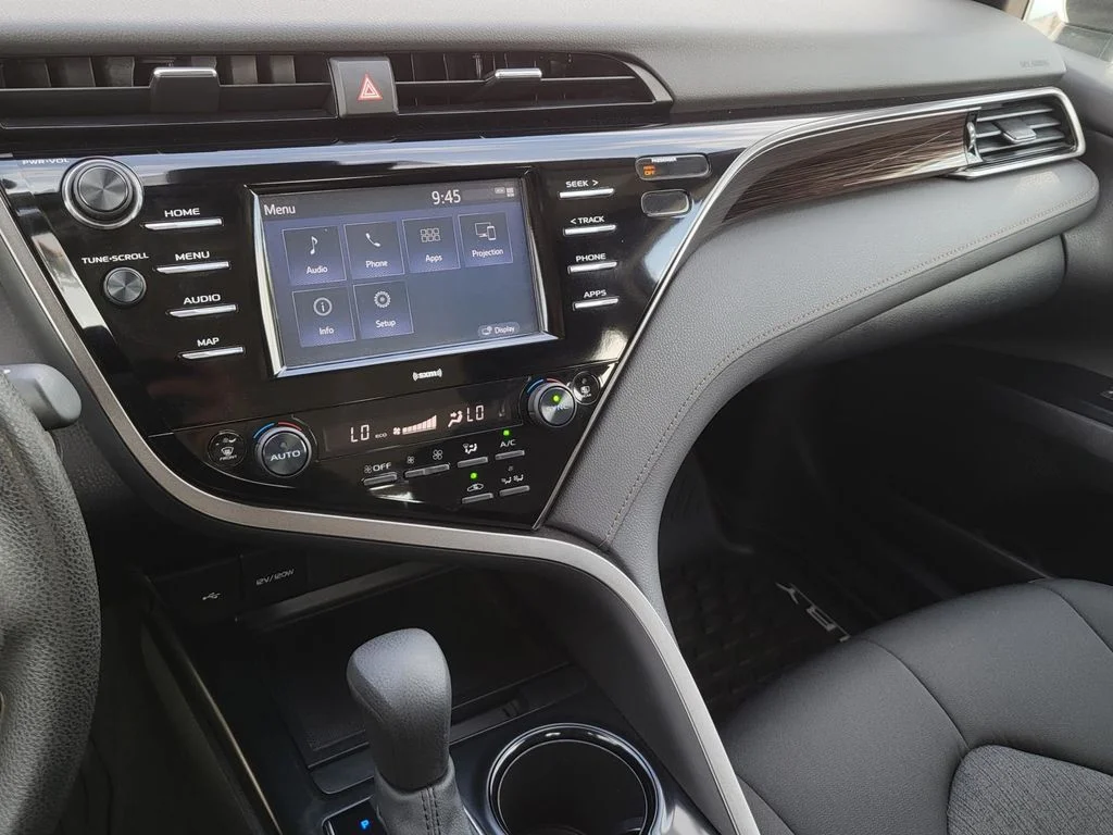 Used 2020 Silver Toyota LE image 19